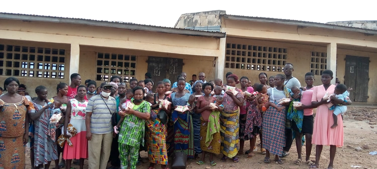  ADICH à fait un don de la remise des kits de farines améliorées aux femmes